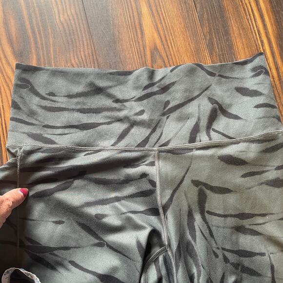 Athleta Salutation Stash High Rise 7/8 Length Leggings Pockets - Picture 3 of 9